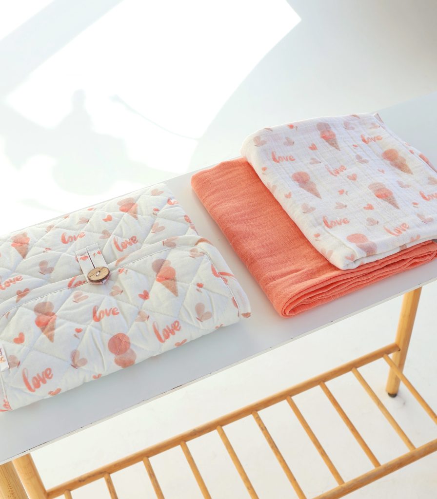 Комплект пеленатор+пелюшки “Морозиво”